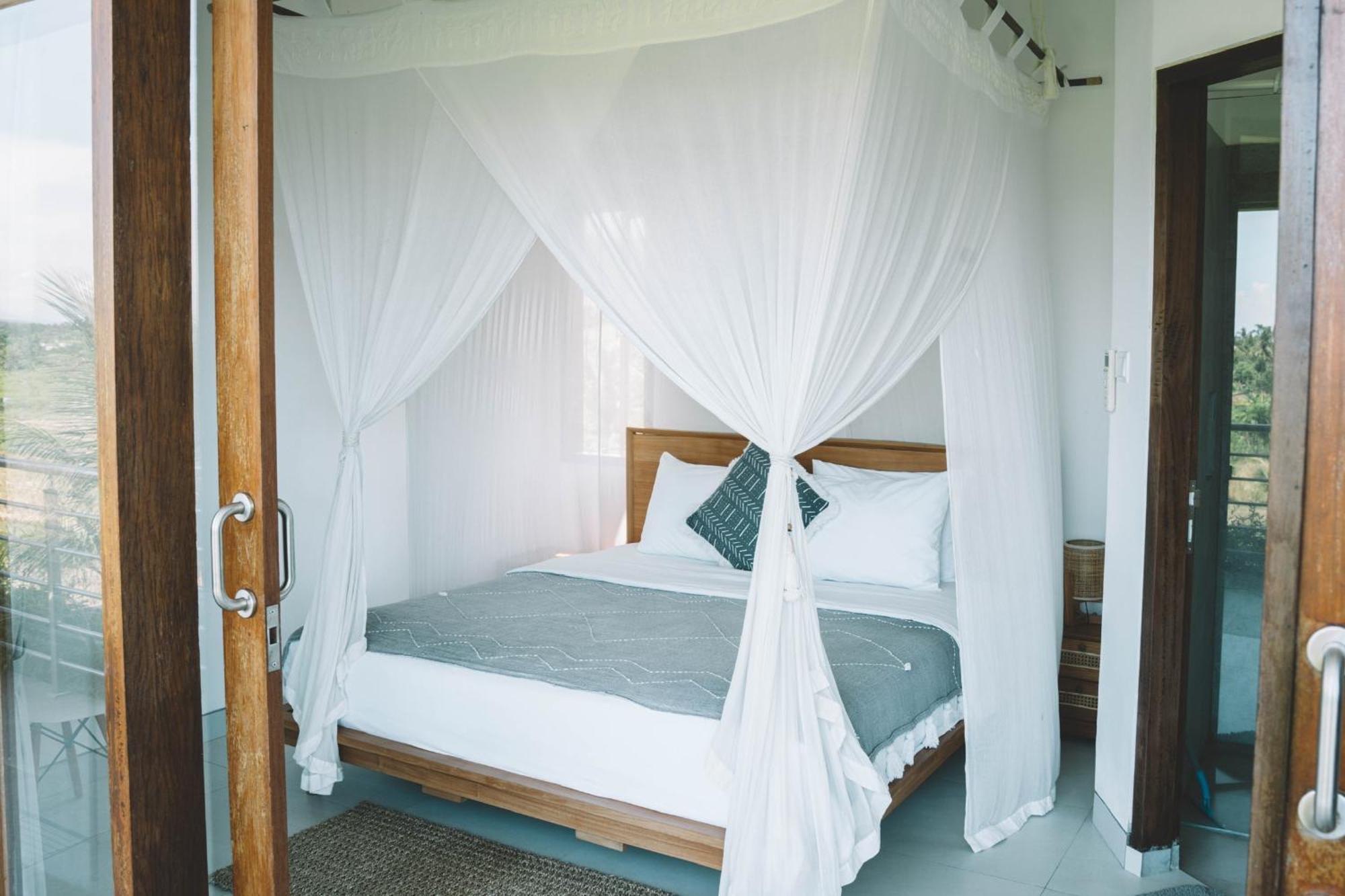 Three Palms Surf & Stay Medewi Airsatang Exterior photo